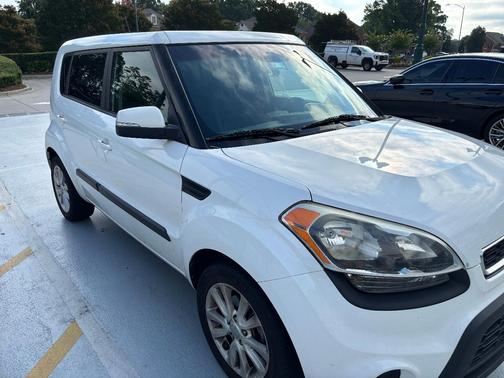 White 2012 Kia Soul +