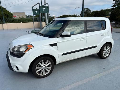 White 2012 Kia Soul +