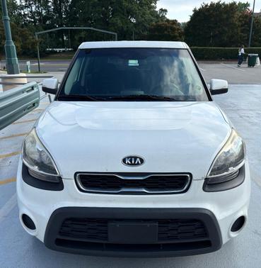 White 2012 Kia Soul +
