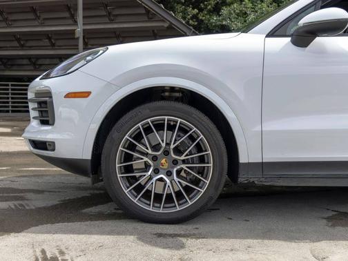 White 2021 Porsche Cayenne Cayenne