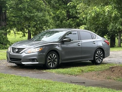 Gray 2016 Nissan Altima 2.5 SV