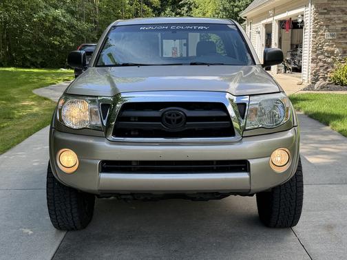 Beige 2005 Toyota Tacoma PreRunner Access Cab