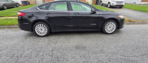 Black 2014 Ford Fusion Hybrid SE