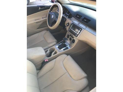 Photo 5 of 7 of 2009 Volkswagen Passat Komfort