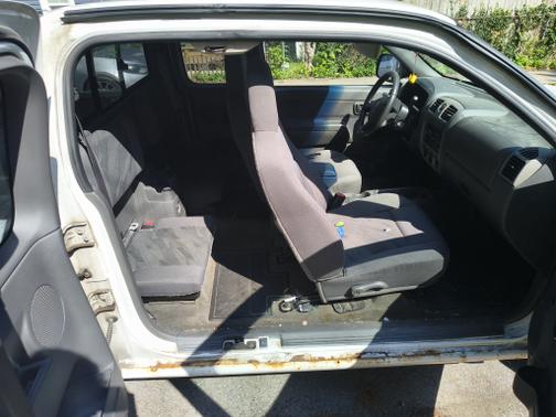 White 2005 Chevrolet Colorado ZQ8 Sport