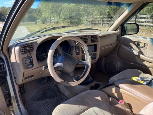 Beige 2000 Chevrolet S-10 LS Extended Cab