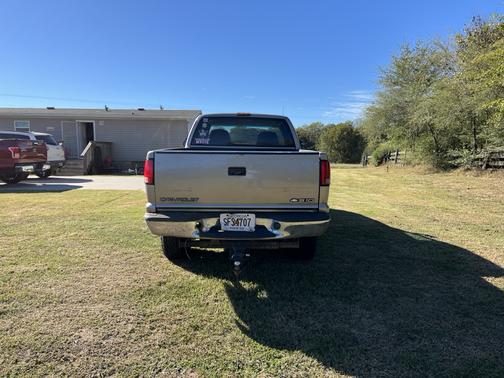 Beige 2000 Chevrolet S-10 LS Extended Cab