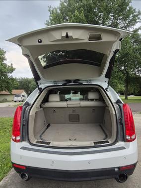 White 2013 Cadillac SRX Luxury Collection