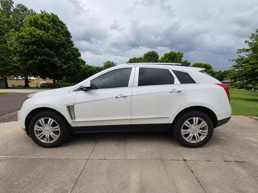 White 2013 Cadillac SRX Luxury Collection