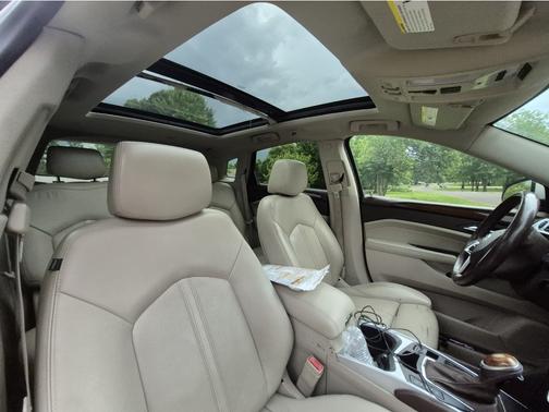 White 2013 Cadillac SRX Luxury Collection