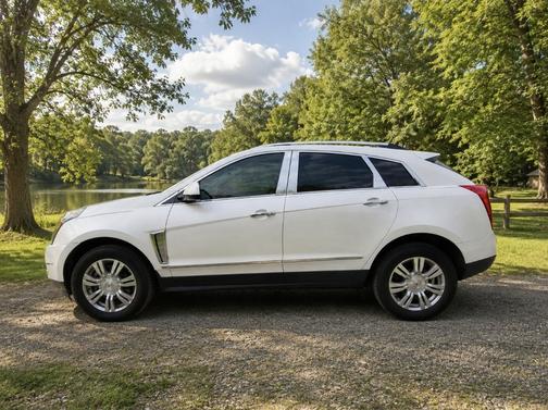 White 2013 Cadillac SRX Luxury Collection