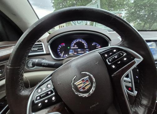 White 2013 Cadillac SRX Luxury Collection