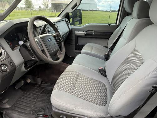 White 2015 Ford F-250 Lariat