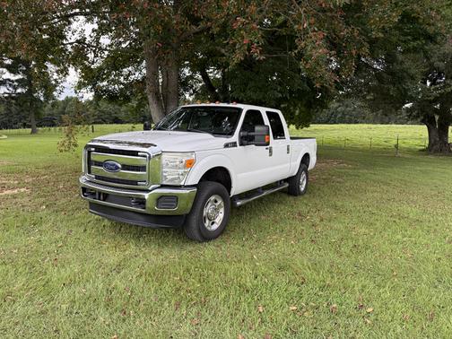 White 2015 Ford F-250 Lariat