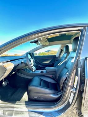 Photo 3 of 8 of 2021 Tesla Model 3 Standard Range Plus