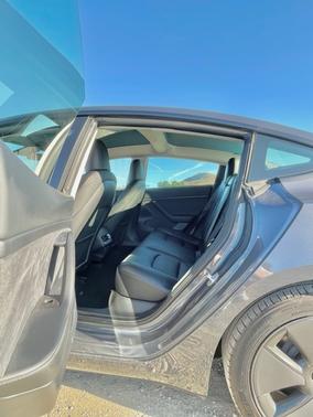 Photo 4 of 8 of 2021 Tesla Model 3 Standard Range Plus