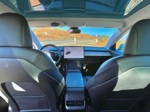 Photo 5 of 8 of 2021 Tesla Model 3 Standard Range Plus