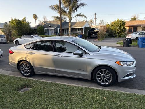 2017 Ford Fusion Hybrid SE