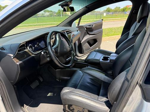 Silver 2016 Tesla Model X 75D