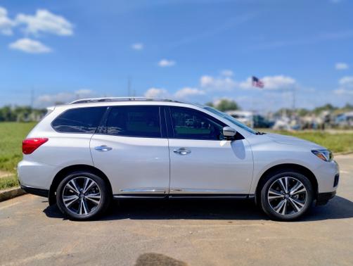 2017 Nissan Pathfinder Platinum