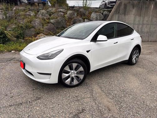 White 2022 Tesla Model Y Long Range