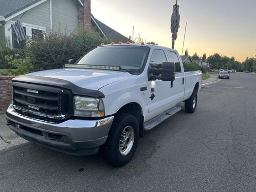 White 2002 Ford F-350 XL Crew Cab Super Duty