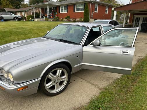 2002 Jaguar XJ8 Sport