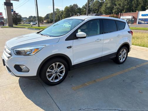 White 2019 Ford Escape SE
