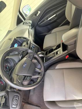 White 2019 Ford Escape SE