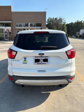 White 2019 Ford Escape SE