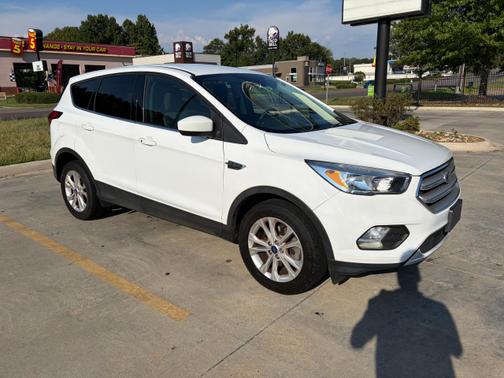 White 2019 Ford Escape SE