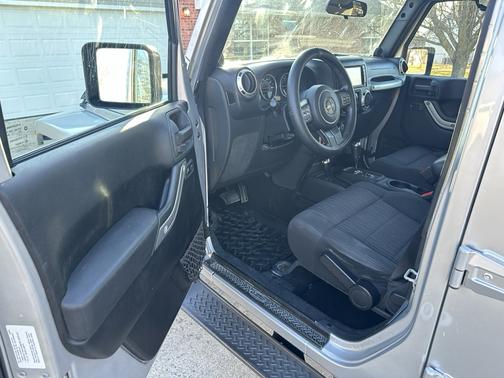 2012 Jeep Wrangler Unlimited Sahara