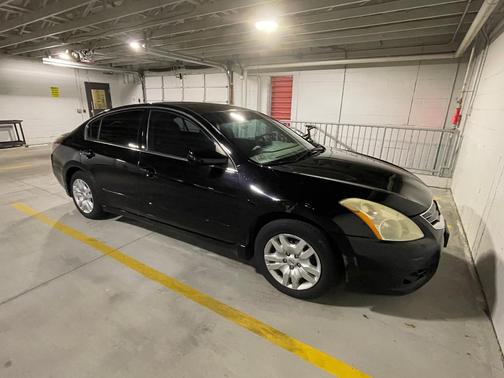 Black 2010 Nissan Altima 2.5 S
