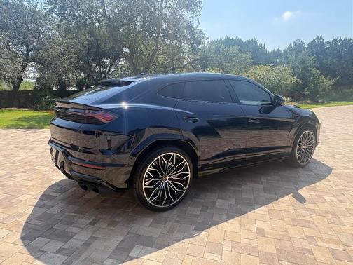 Blue 2025 Lamborghini Urus SE