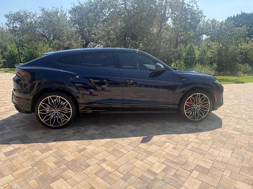 Blue 2025 Lamborghini Urus SE