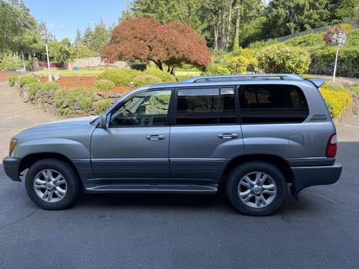 2005 Lexus LX 470 Base