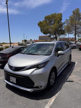 2024 Toyota Sienna XLE