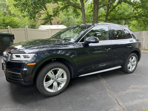 Photo 3 of 6 of 2018 Audi Q5 2.0T Premium