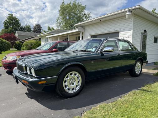 2001 Jaguar XJ8 Base