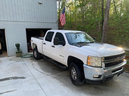 White 2011 Chevrolet Silverado 2500 LT
