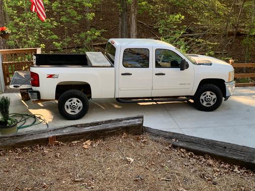 White 2011 Chevrolet Silverado 2500 LT