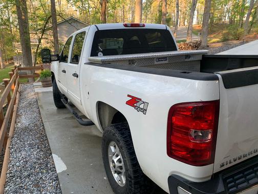 White 2011 Chevrolet Silverado 2500 LT