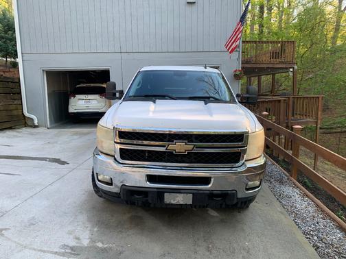 White 2011 Chevrolet Silverado 2500 LT