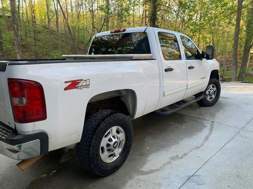 White 2011 Chevrolet Silverado 2500 LT