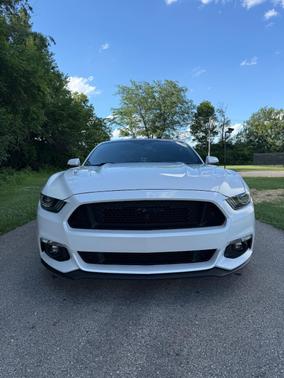 White 2017 Ford Mustang GT Premium