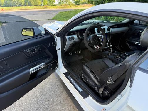 White 2017 Ford Mustang GT Premium