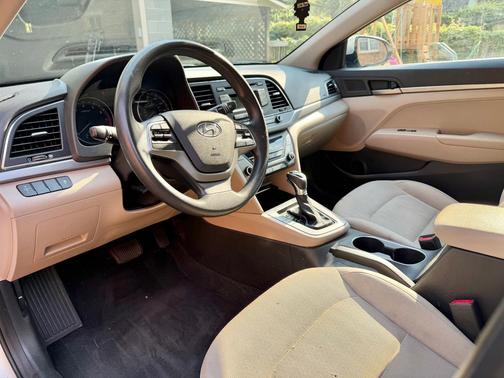 Gold 2017 Hyundai ELANTRA SE