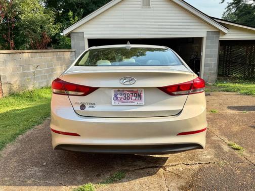 Gold 2017 Hyundai ELANTRA SE