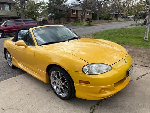 Yellow 2002 Mazda MX-5 Miata LS
