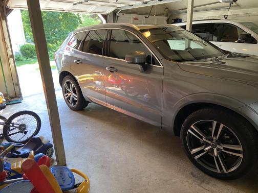 Photo 1 of 8 of 2019 Volvo XC60 T5 Momentum
